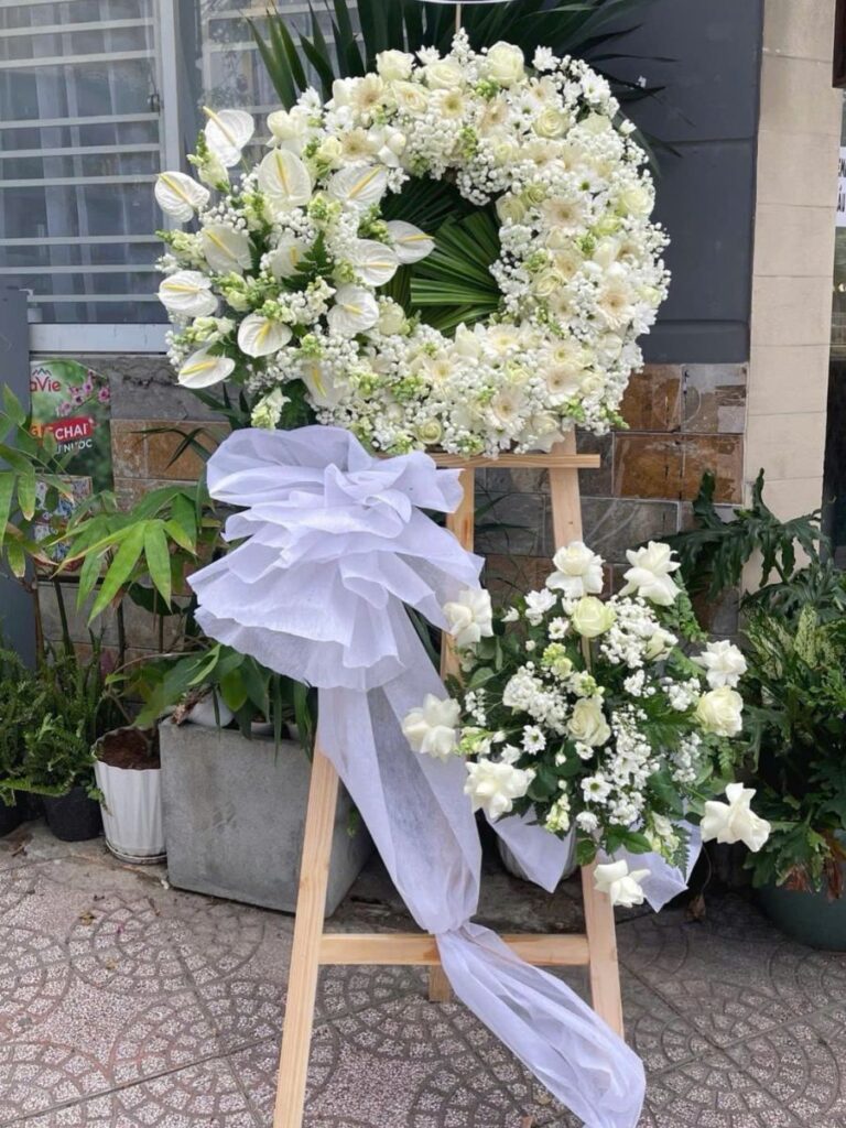 Kệ Hoa Viếng Tang Tone Trắng Gò Vấp