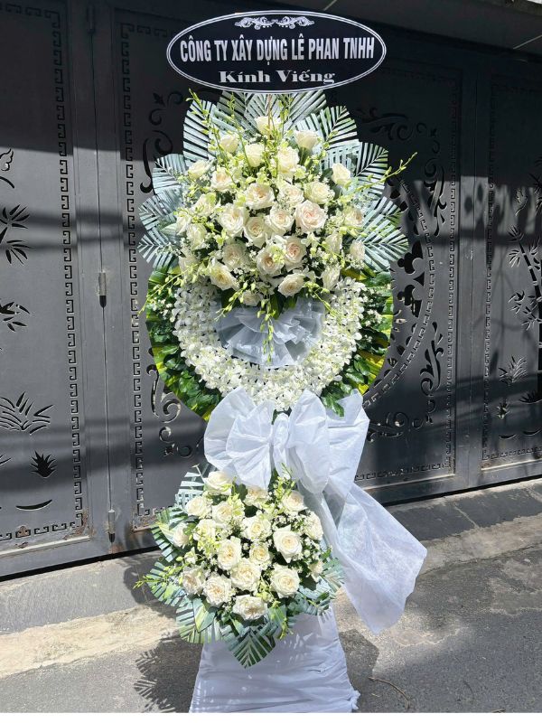 Lẵng Hoa Chia Buồn Trang Trọng