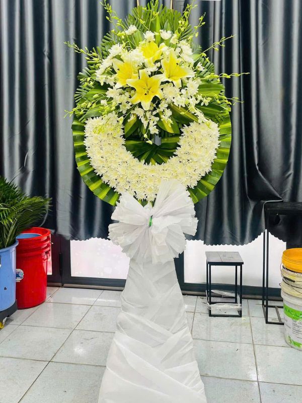 Vòng Hoa Trắng Chia Buồn Gò Vấp